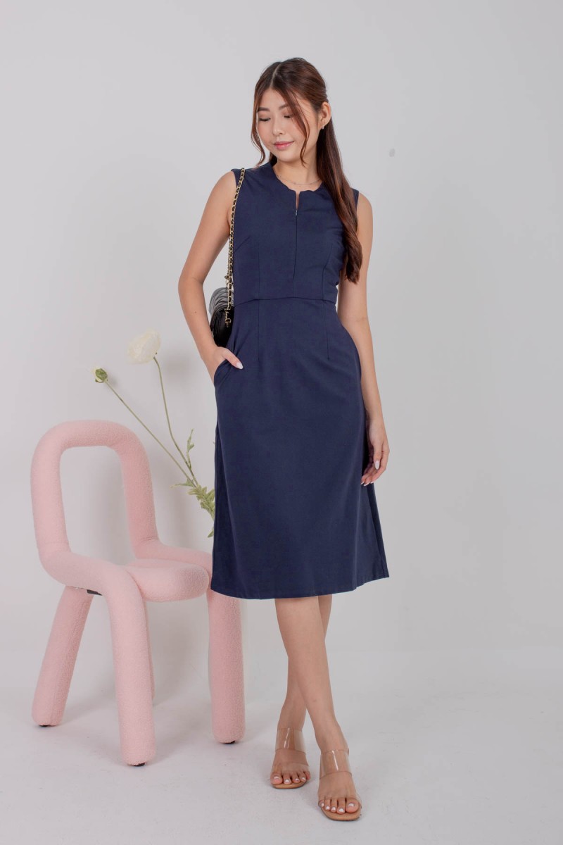 Leland Zip Front Midi Dress in Navy (MY)