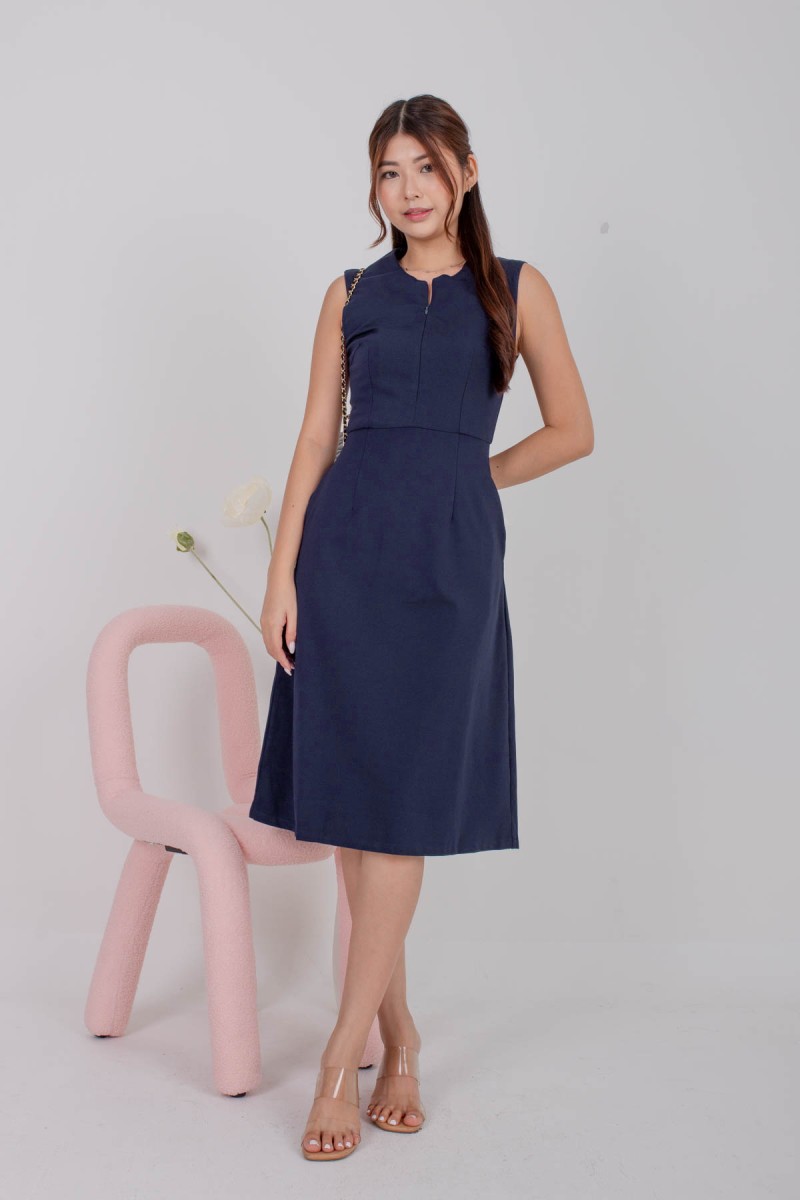 Leland Zip Front Midi Dress in Navy (MY)