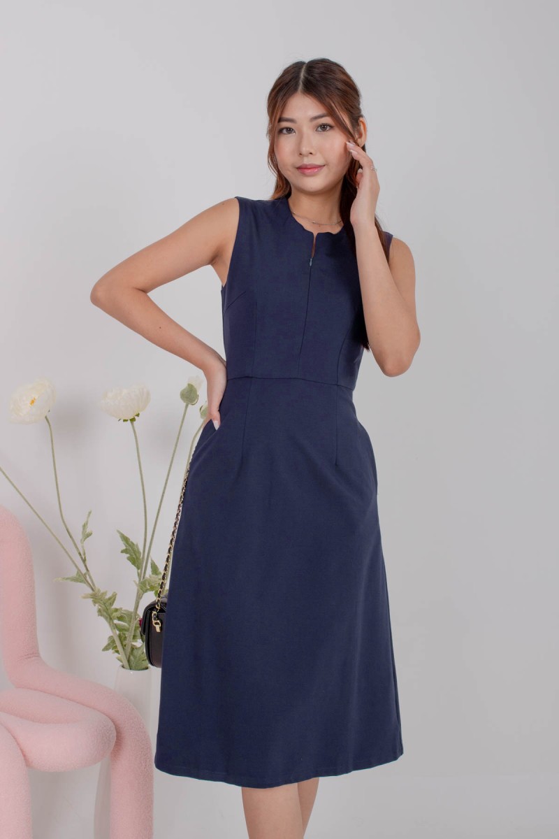 Leland Zip Front Midi Dress in Navy (MY)