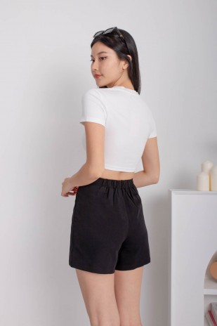 Kemper Side Button Shorts in Black (MY)