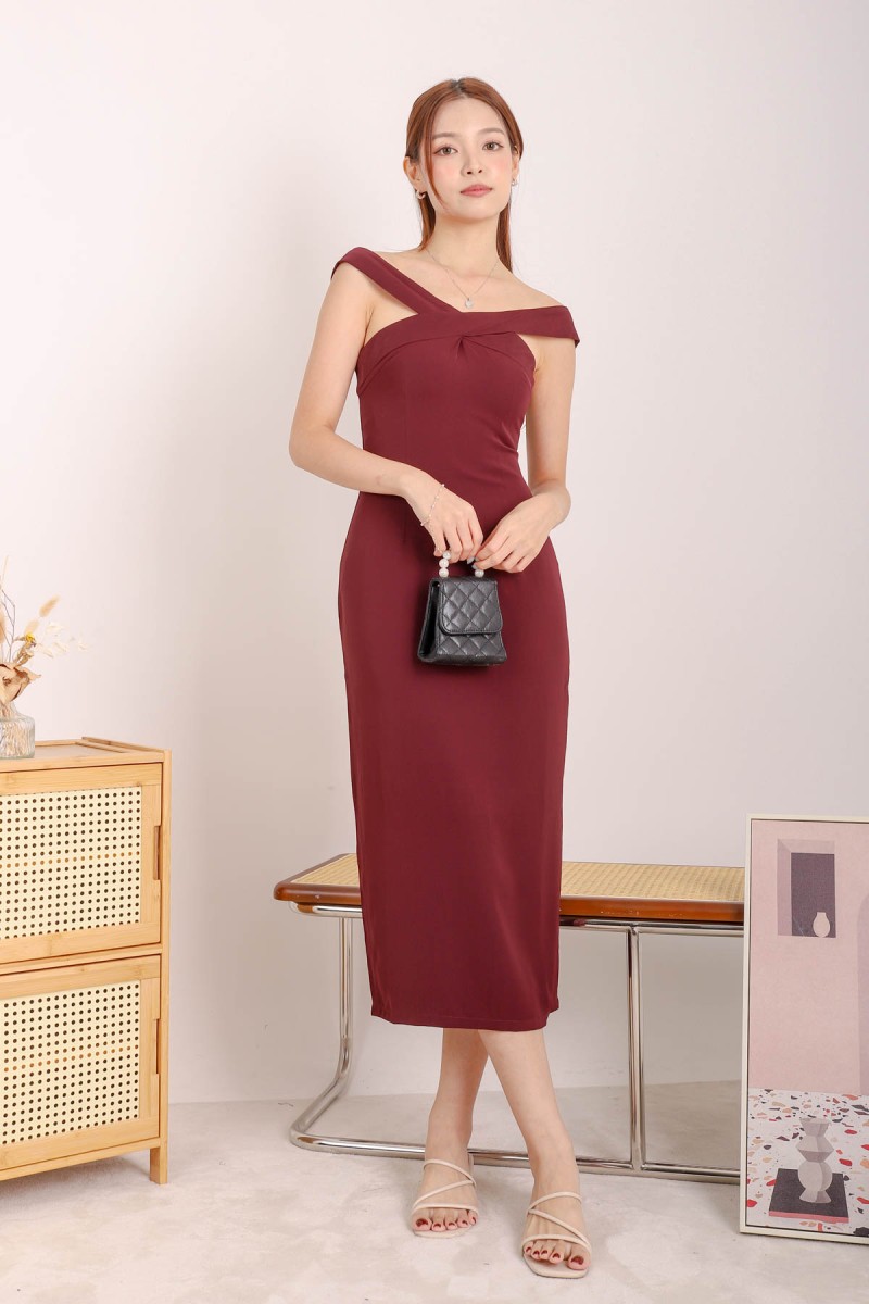 Laith Slit Sheath Dress in Wine