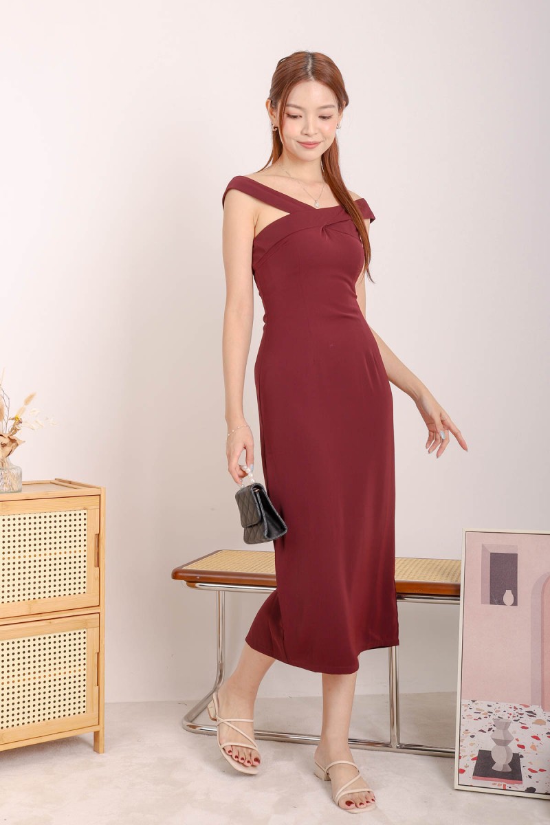 Laith Slit Sheath Dress in Wine