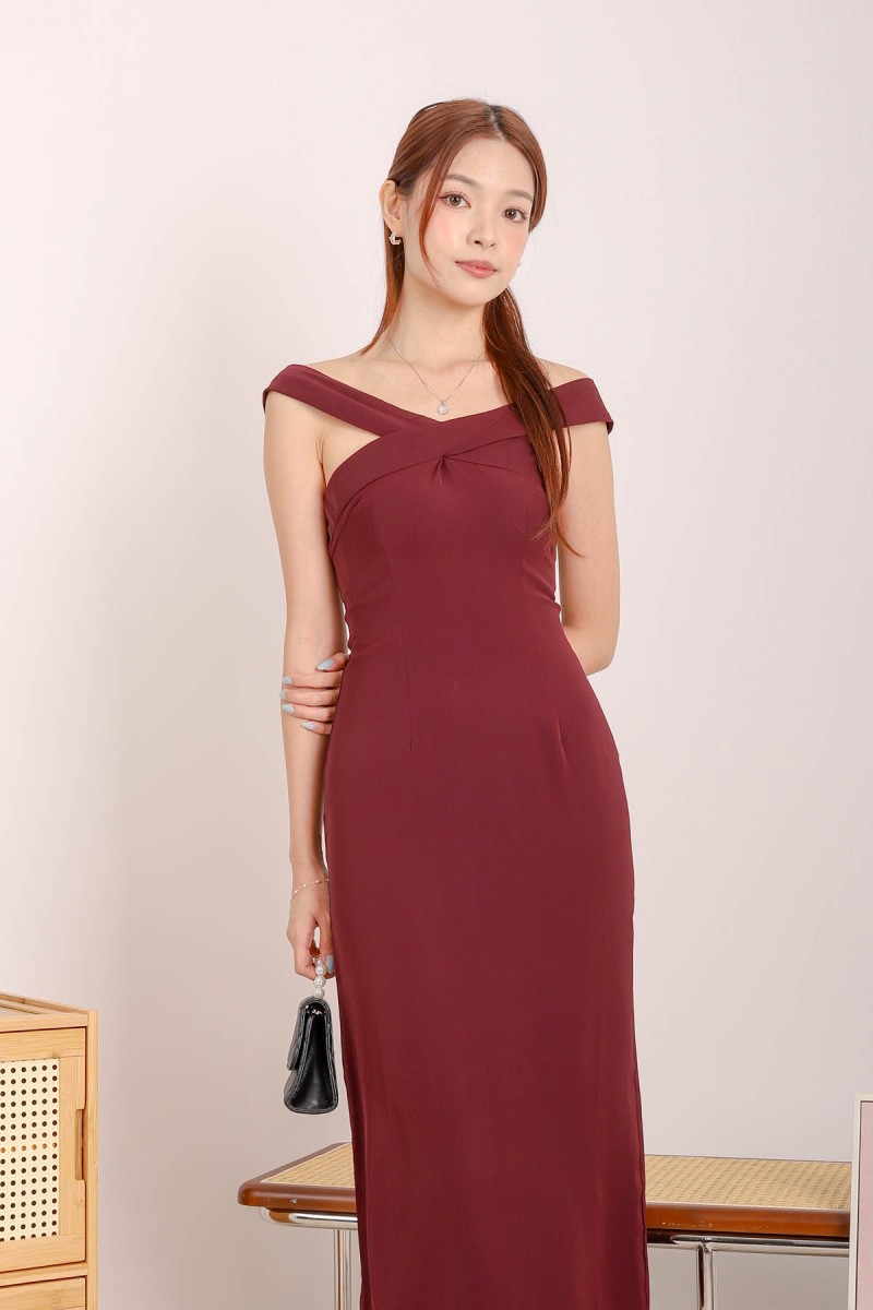 Laith Slit Sheath Dress in Wine