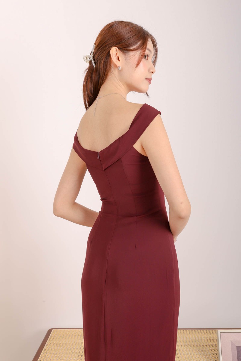 Laith Slit Sheath Dress in Wine