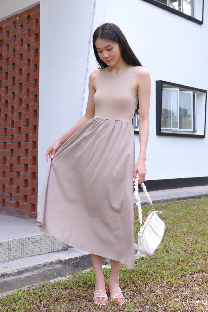 Cady Contrast Maxi Dress in Oat