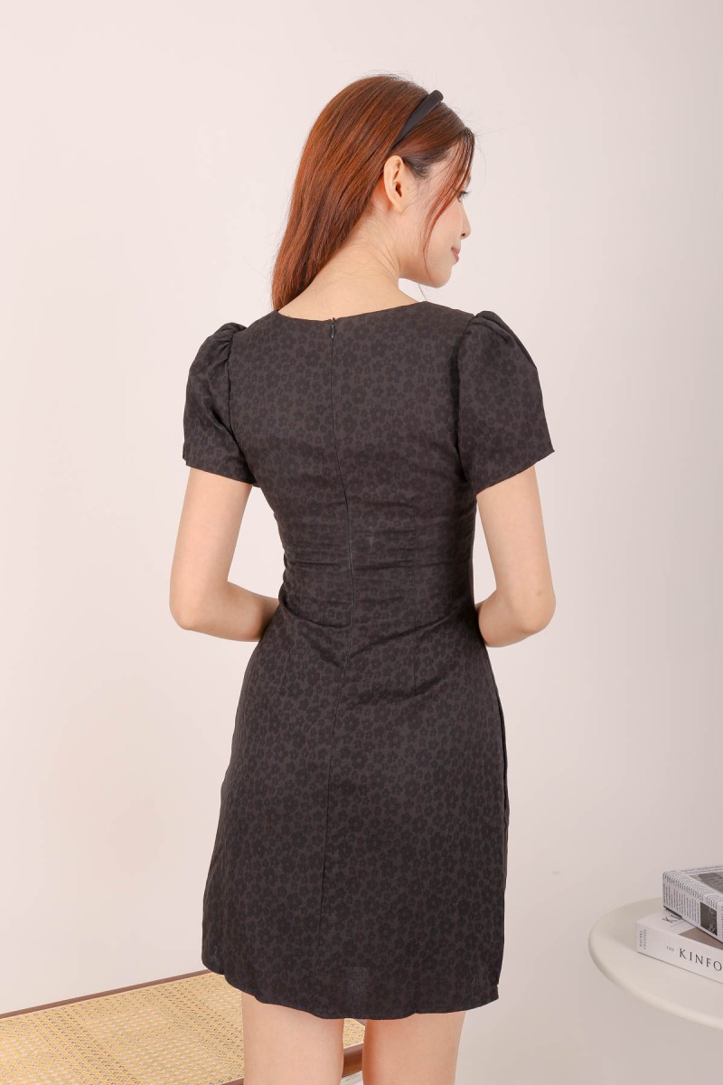 Shelly Puff Sleeved Dress in Black