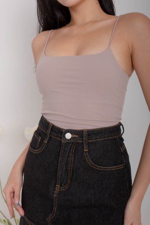 RESTOCK8: Niko Padded Basic Top in Taupe