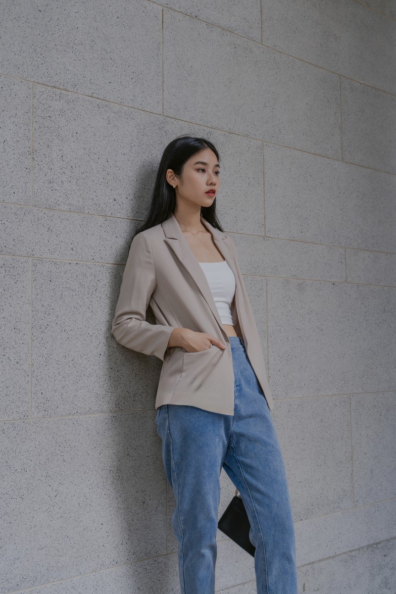 Whitley Essential Blazer in Sand