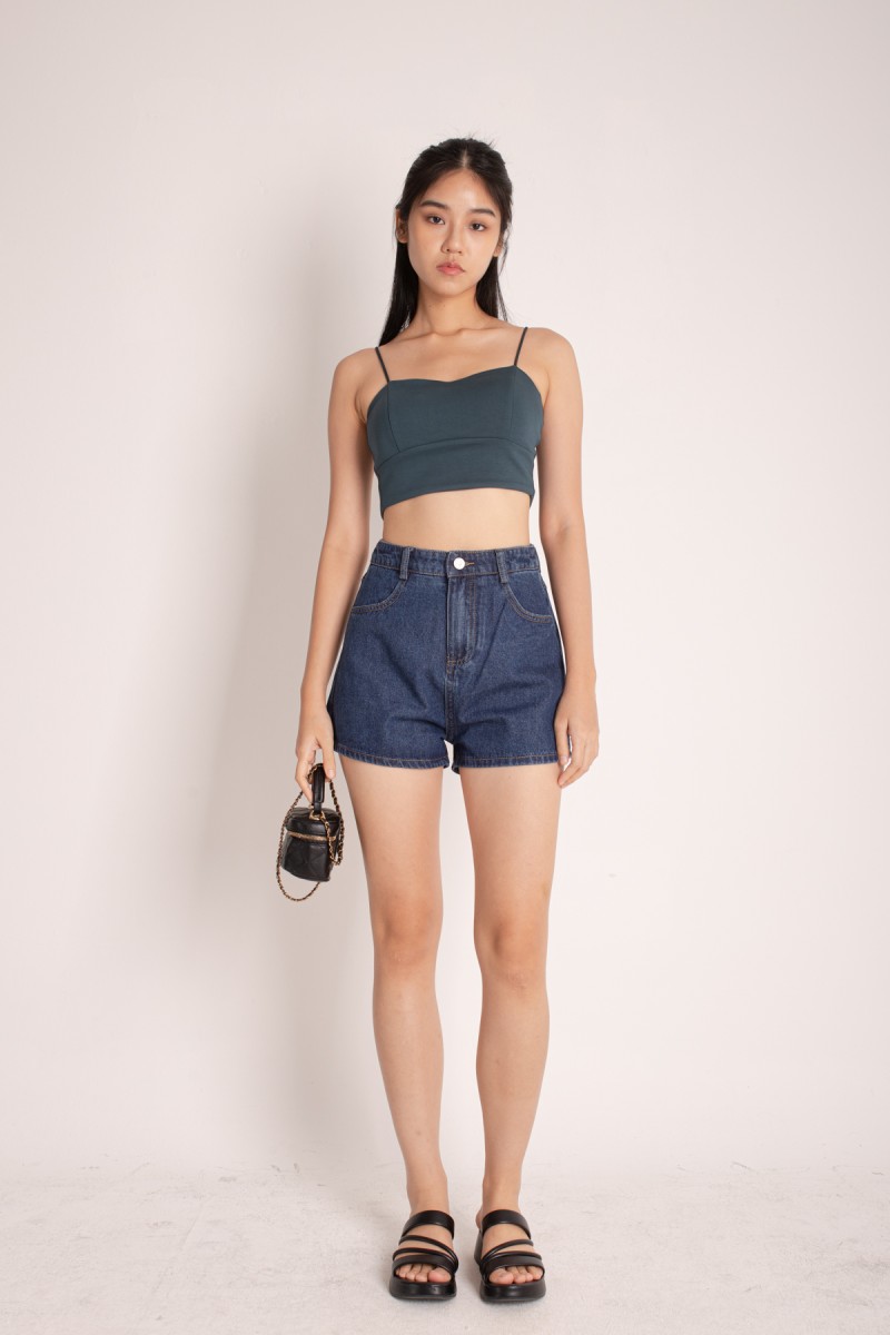 Ettea Everyday Denim Shorts in Dark-Wash