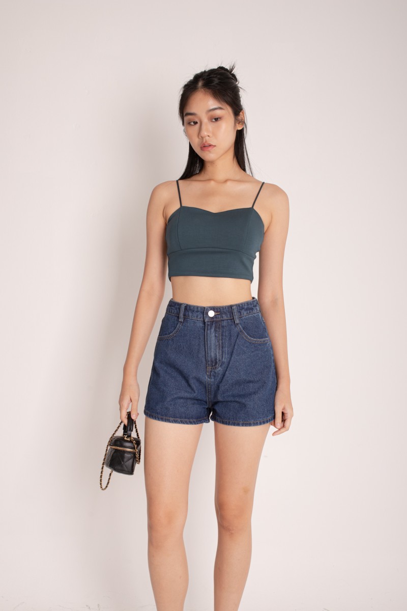 Ettea Everyday Denim Shorts in Dark-Wash