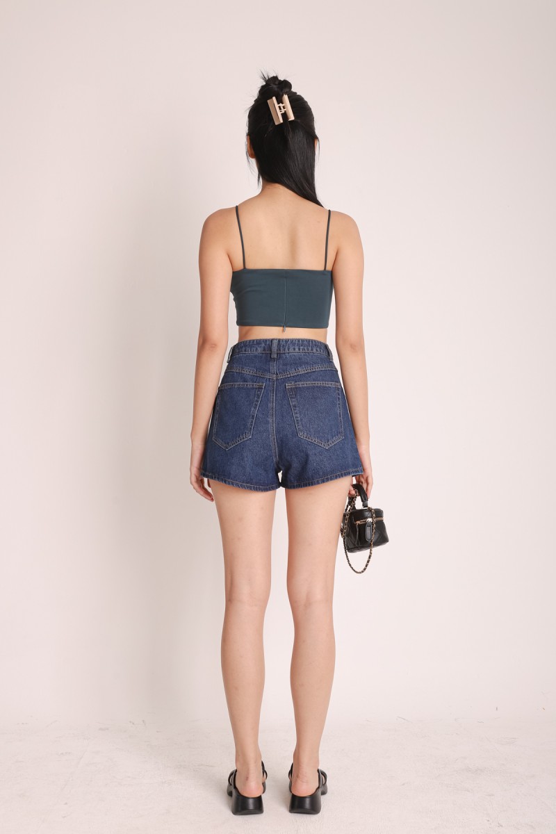 Ettea Everyday Denim Shorts in Dark-Wash