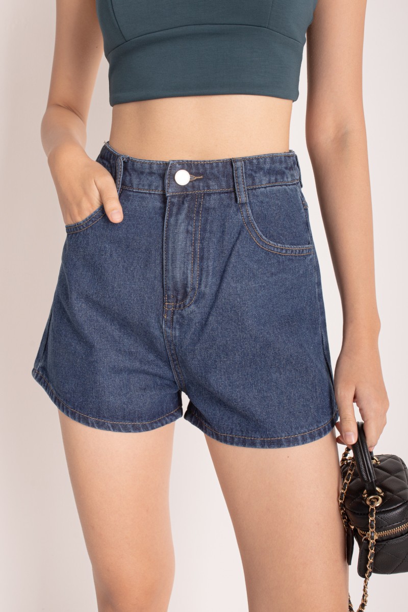 Ettea Everyday Denim Shorts in Dark-Wash