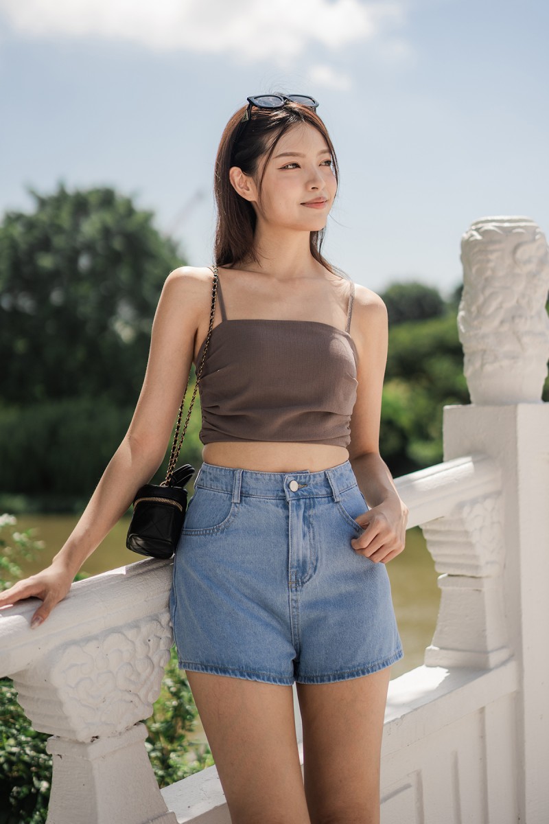 Ettea Everyday Denim Shorts in Light-Wash