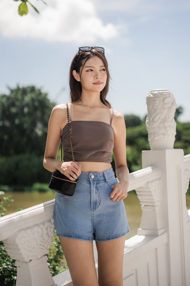 Ettea Everyday Denim Shorts in Light-Wash