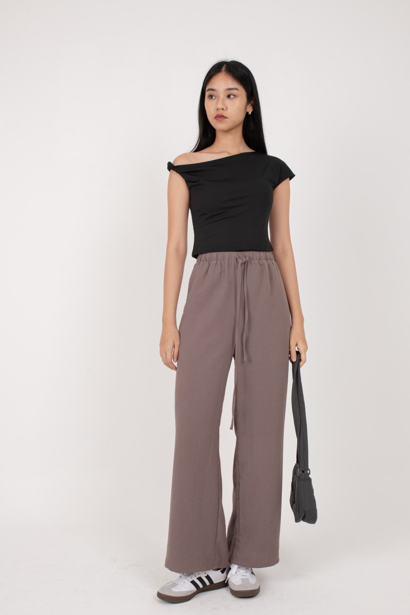 RESTOCK4: Finlay Side Twist Top in Black