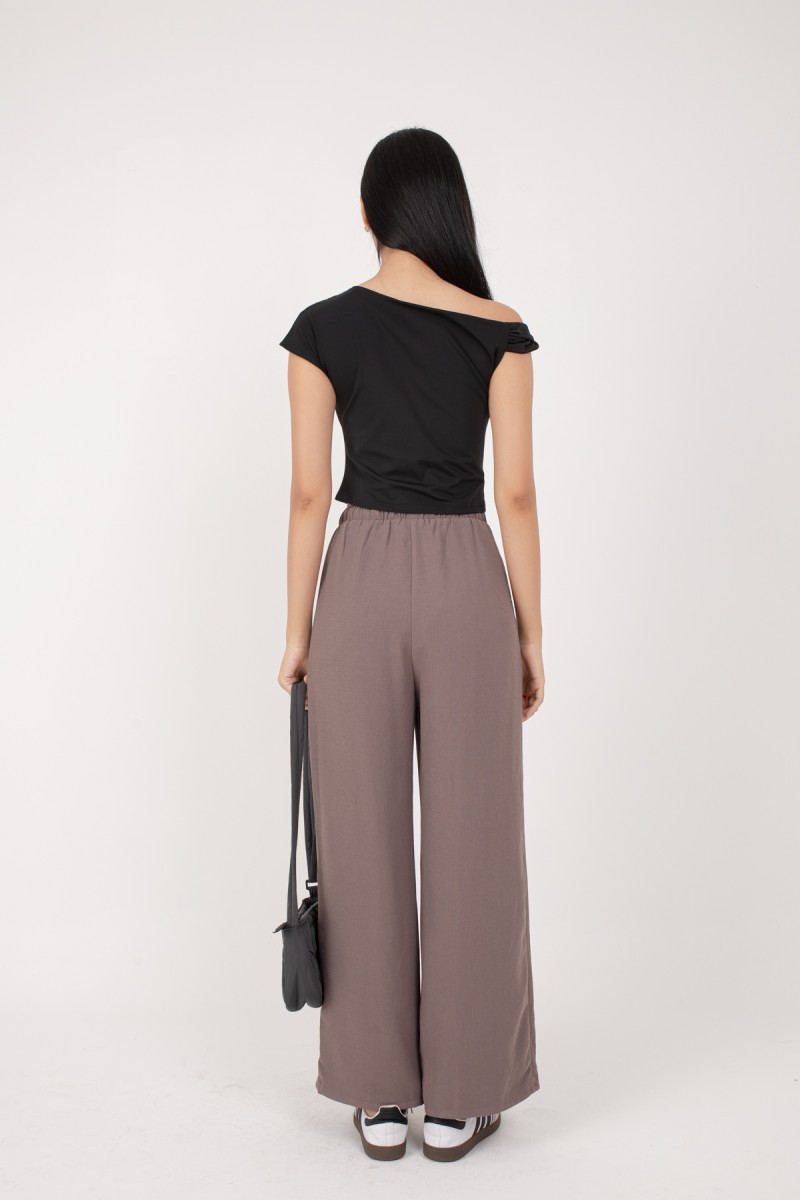 RESTOCK4: Finlay Side Twist Top in Black