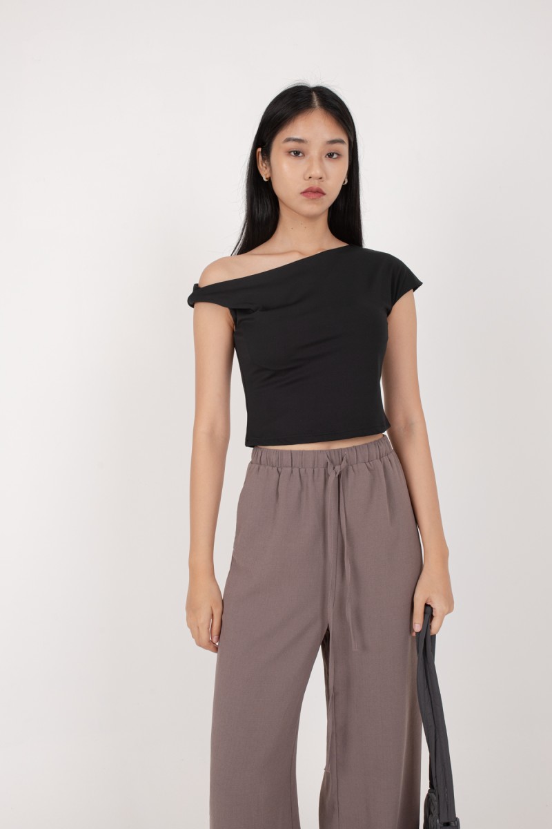 RESTOCK3: Finlay Side Twist Top in Black