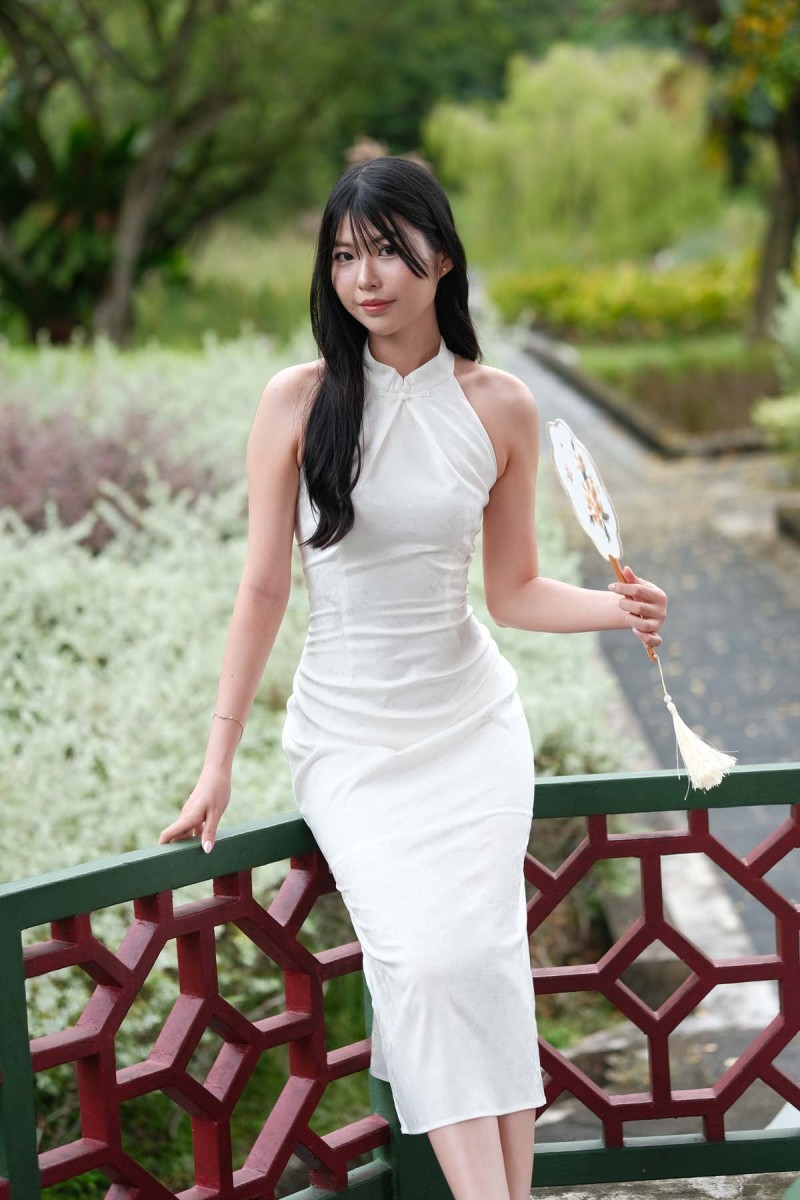 Huan Cheongsam Midi Dress in White