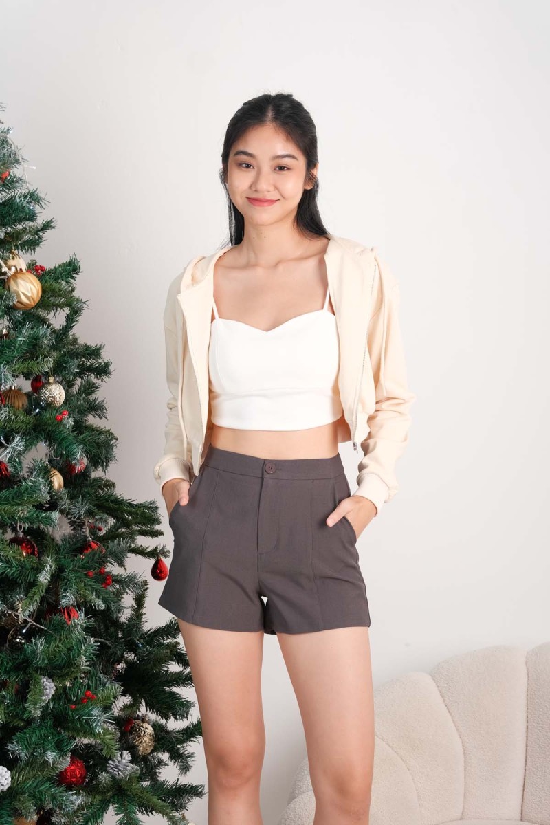 Vale Button Shorts in Mocha