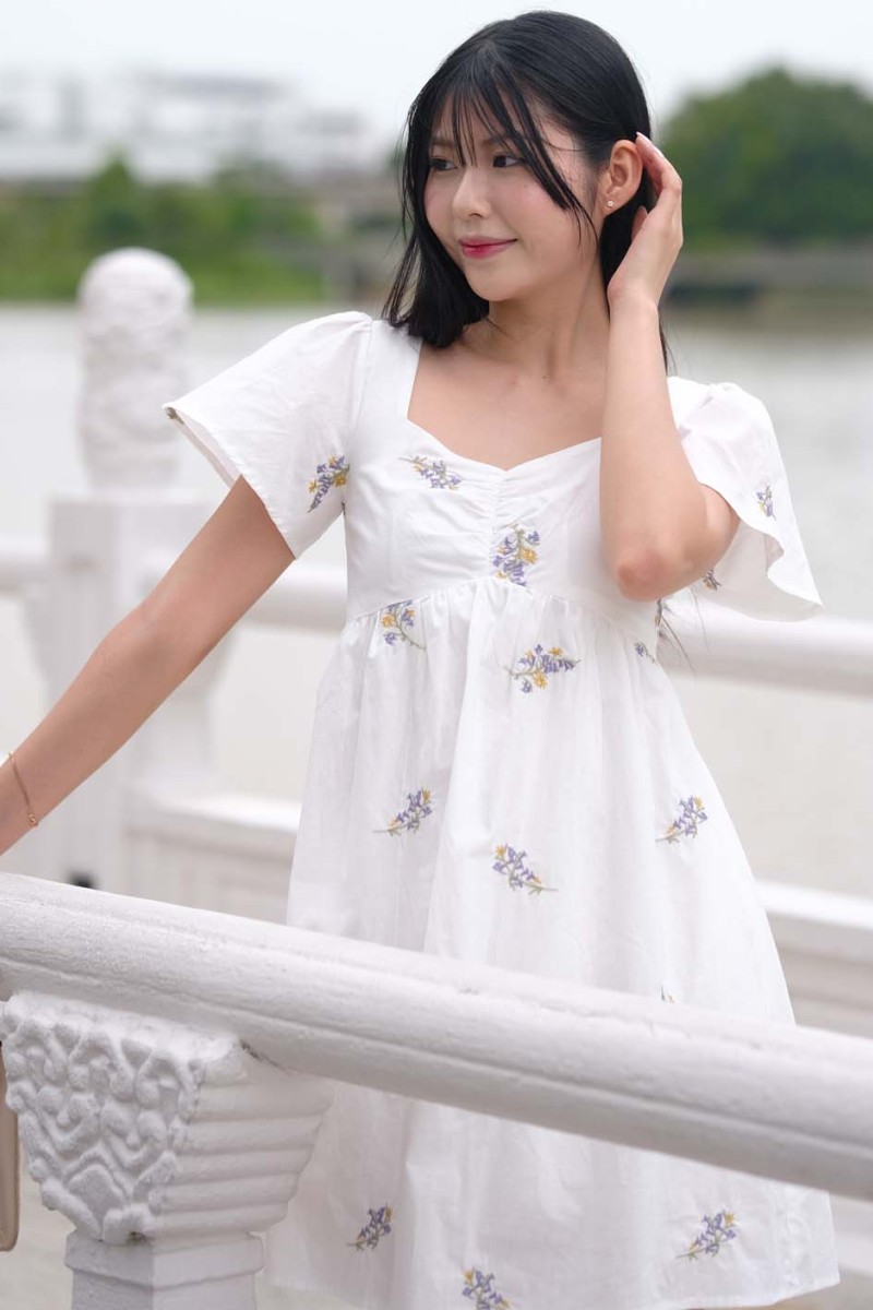 Lingwen Floral Sweetheart Romper Dress in White