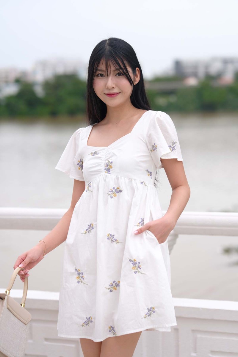 Lingwen Floral Sweetheart Romper Dress in White