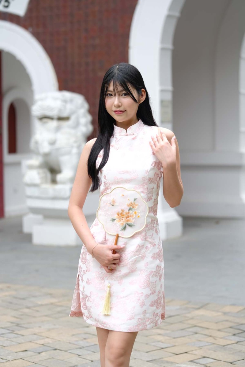 Hui Embossed Floral Cheongsam in Pink