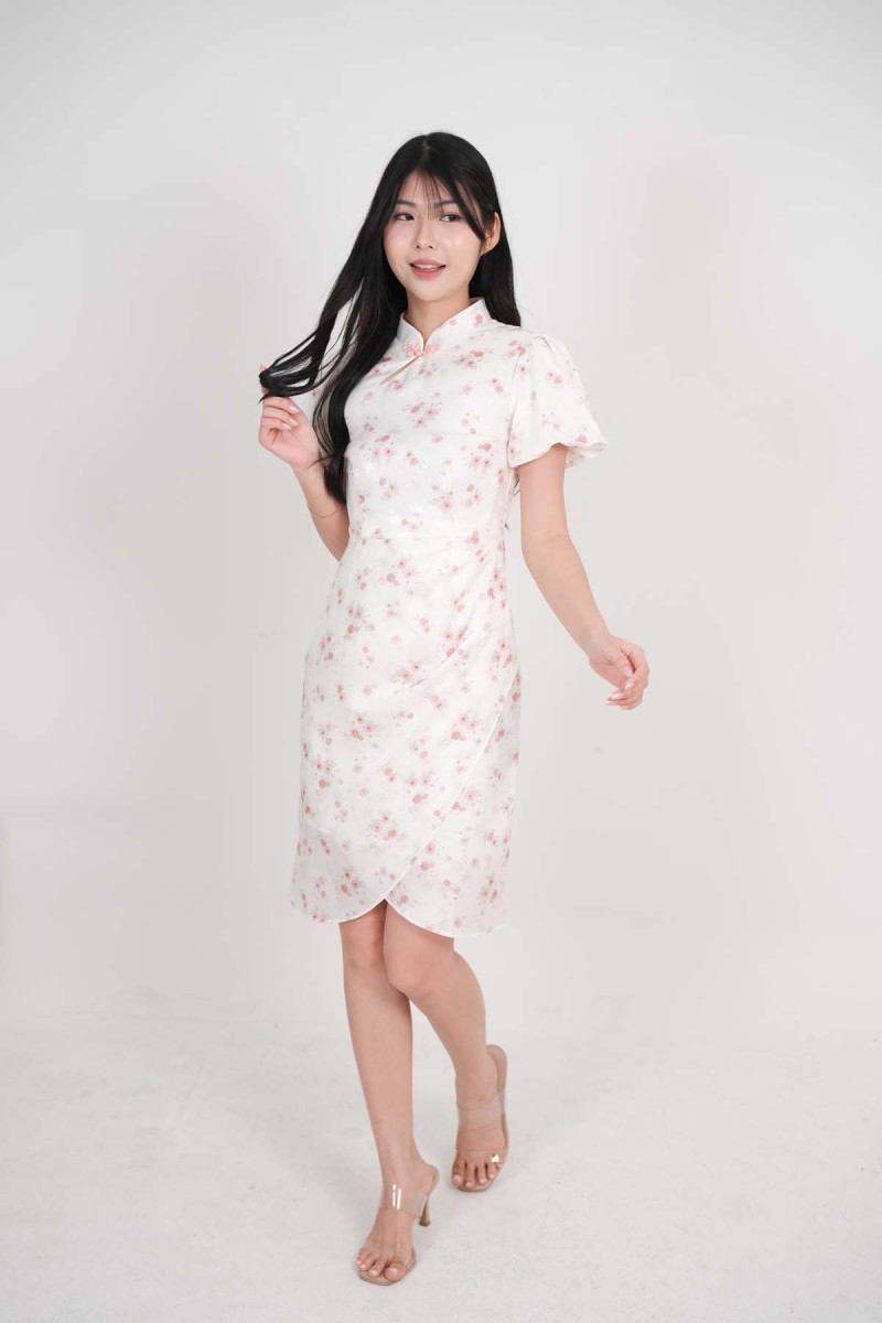 Meadow Floral Printed Cheongsam in Pink