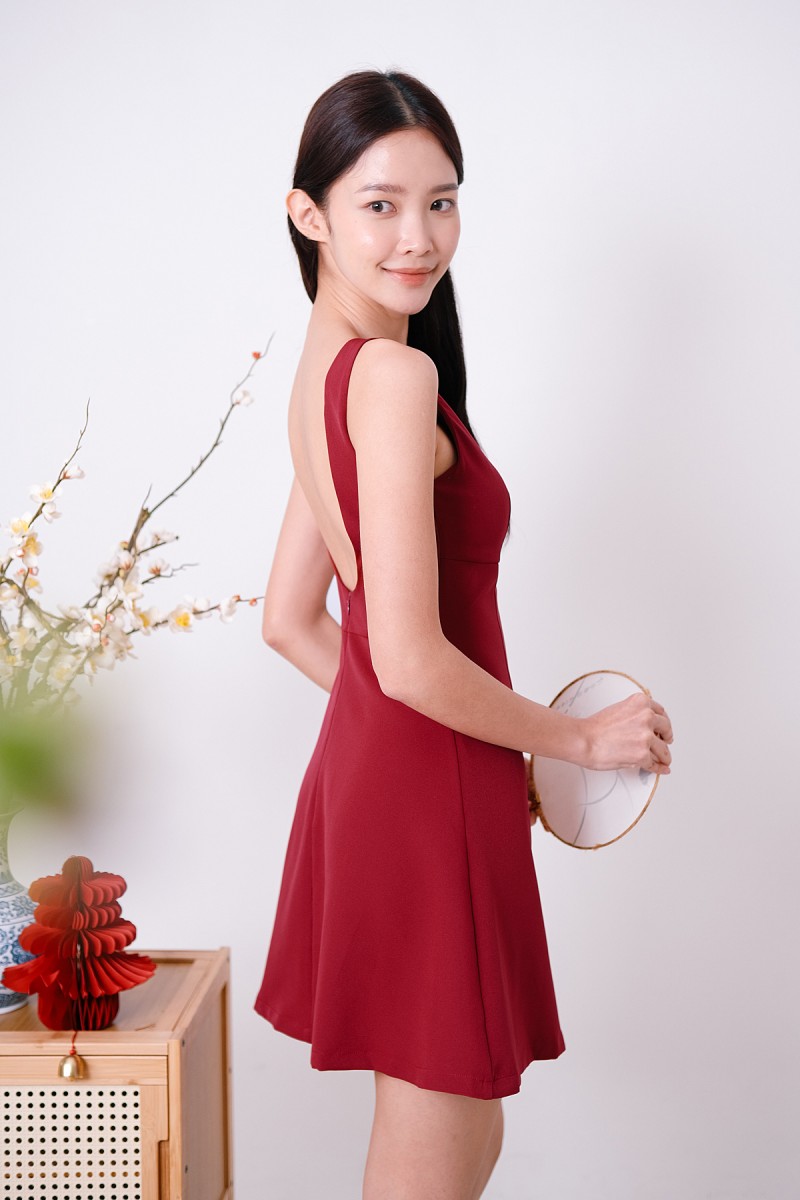 Amara Padded Low Back Dress in Wine