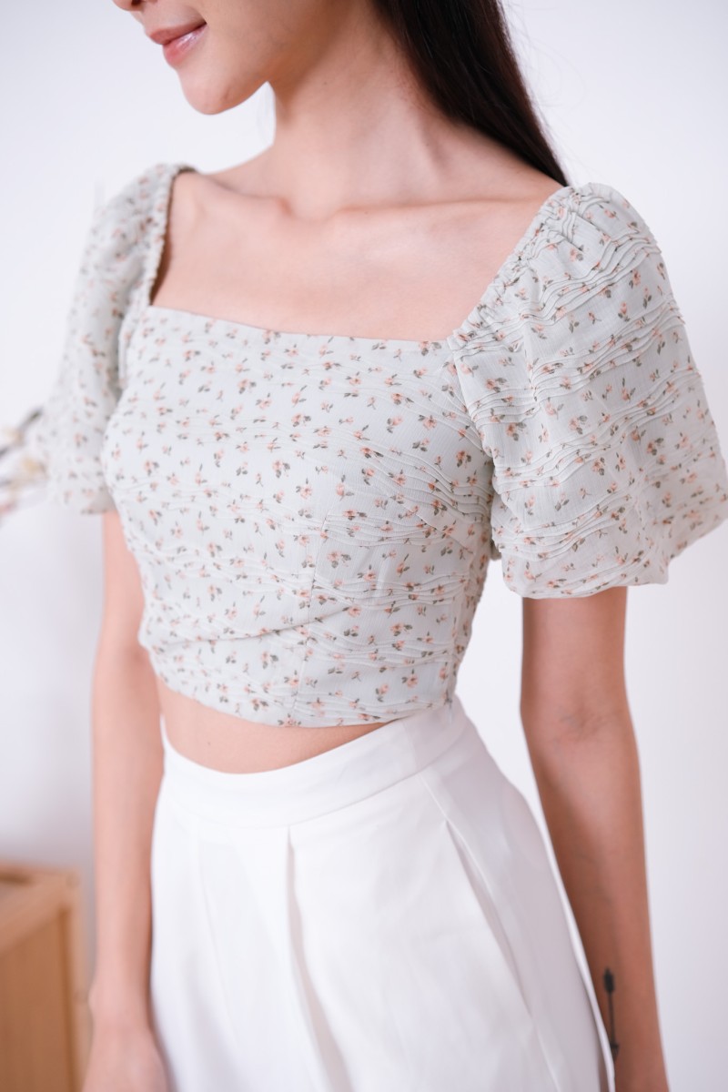 Clover Floral Puff Sleeve Top in Green