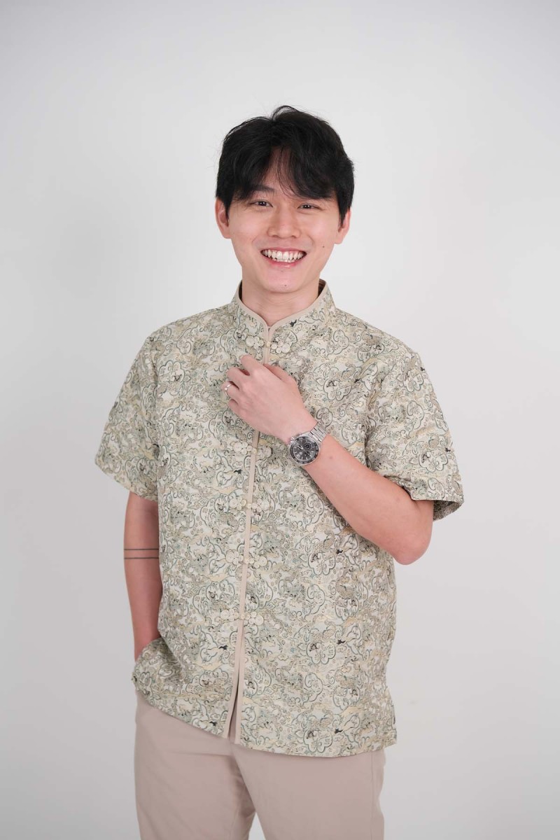 BACKORDERS: Yuan Embossed Cheongsam Shirt in Emerald