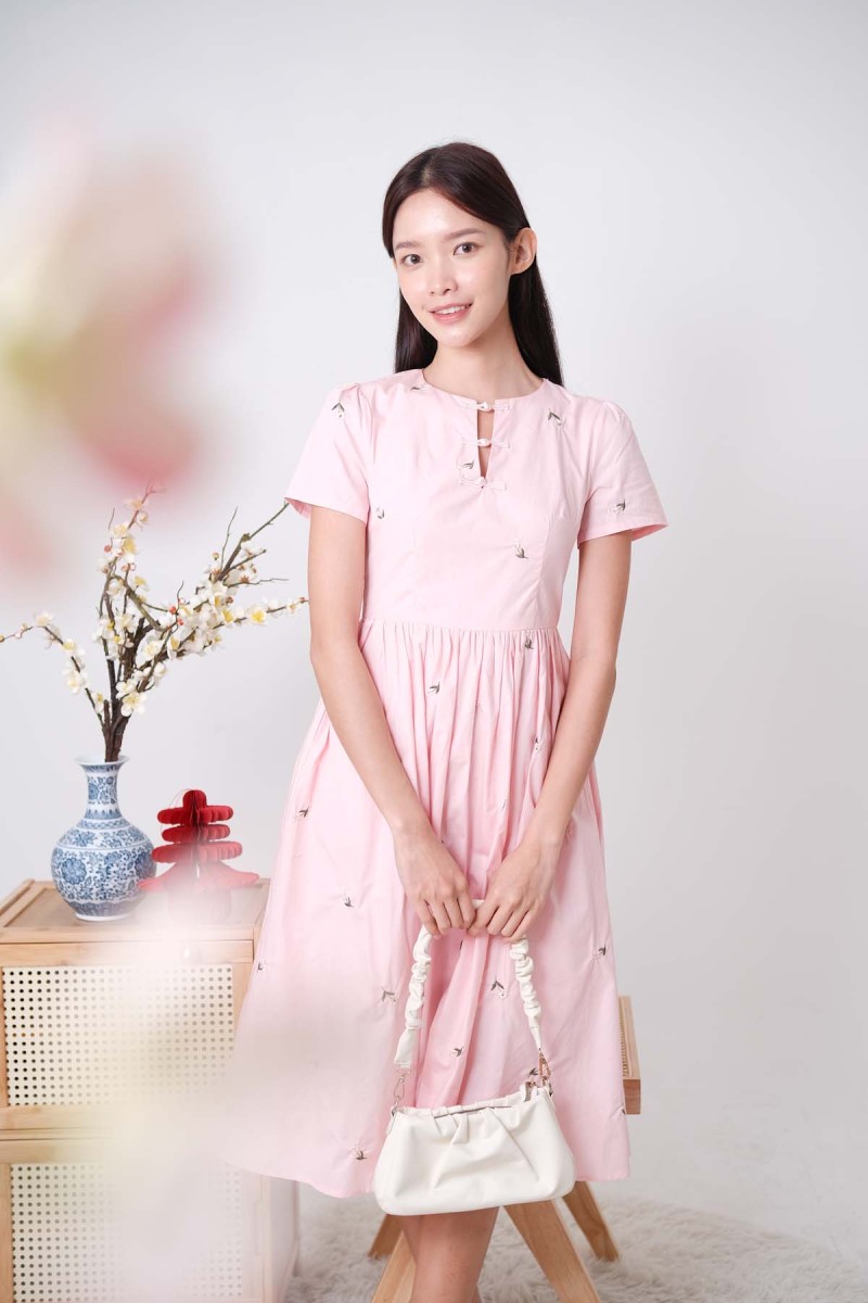 BACKORDERS: Sha Sha Floral Embroidery Cheongsam Dress in Pink