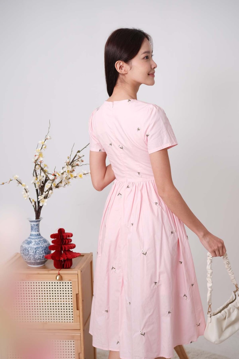 BACKORDERS: Sha Sha Floral Embroidery Cheongsam Dress in Pink