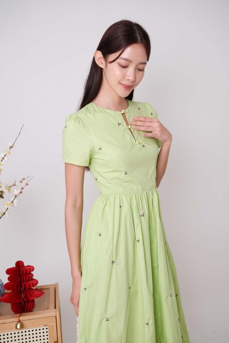 BACKORDERS: Sha Sha Floral Embroidery Cheongsam Dress in Green