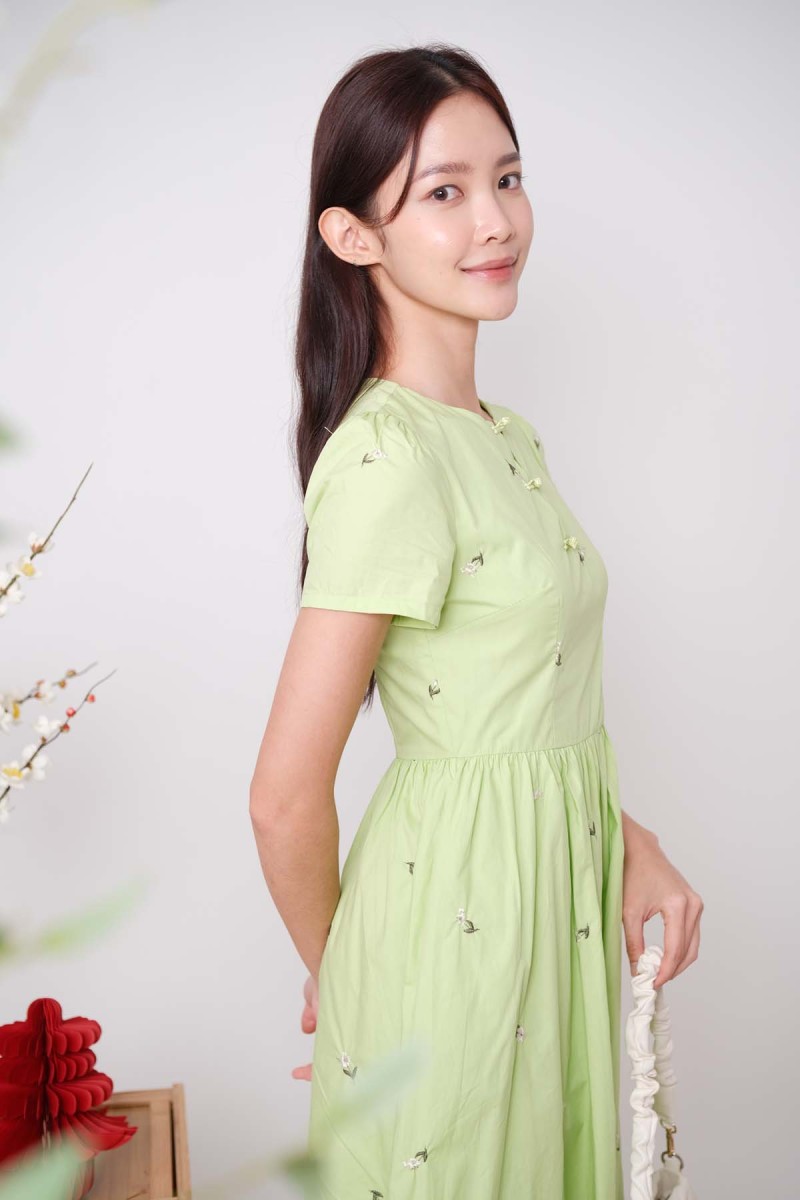 BACKORDERS: Sha Sha Floral Embroidery Cheongsam Dress in Green