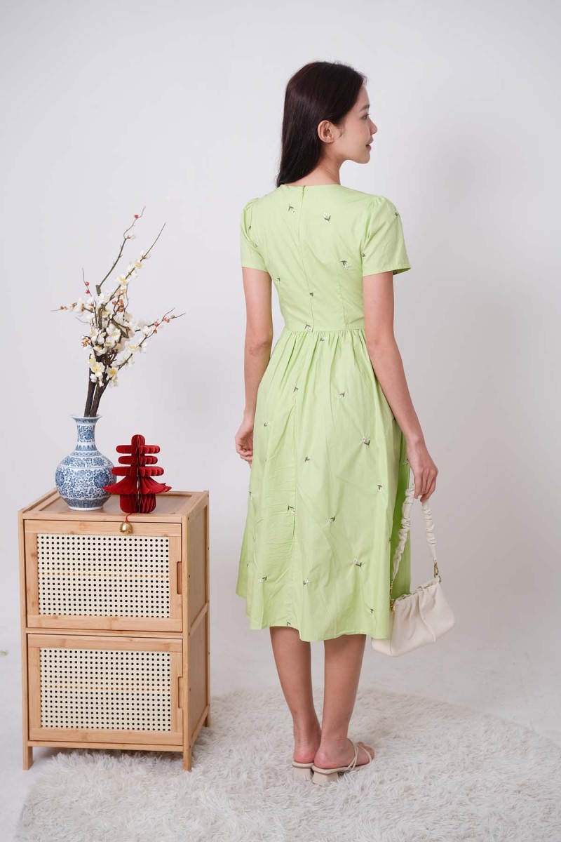 BACKORDERS: Sha Sha Floral Embroidery Cheongsam Dress in Green