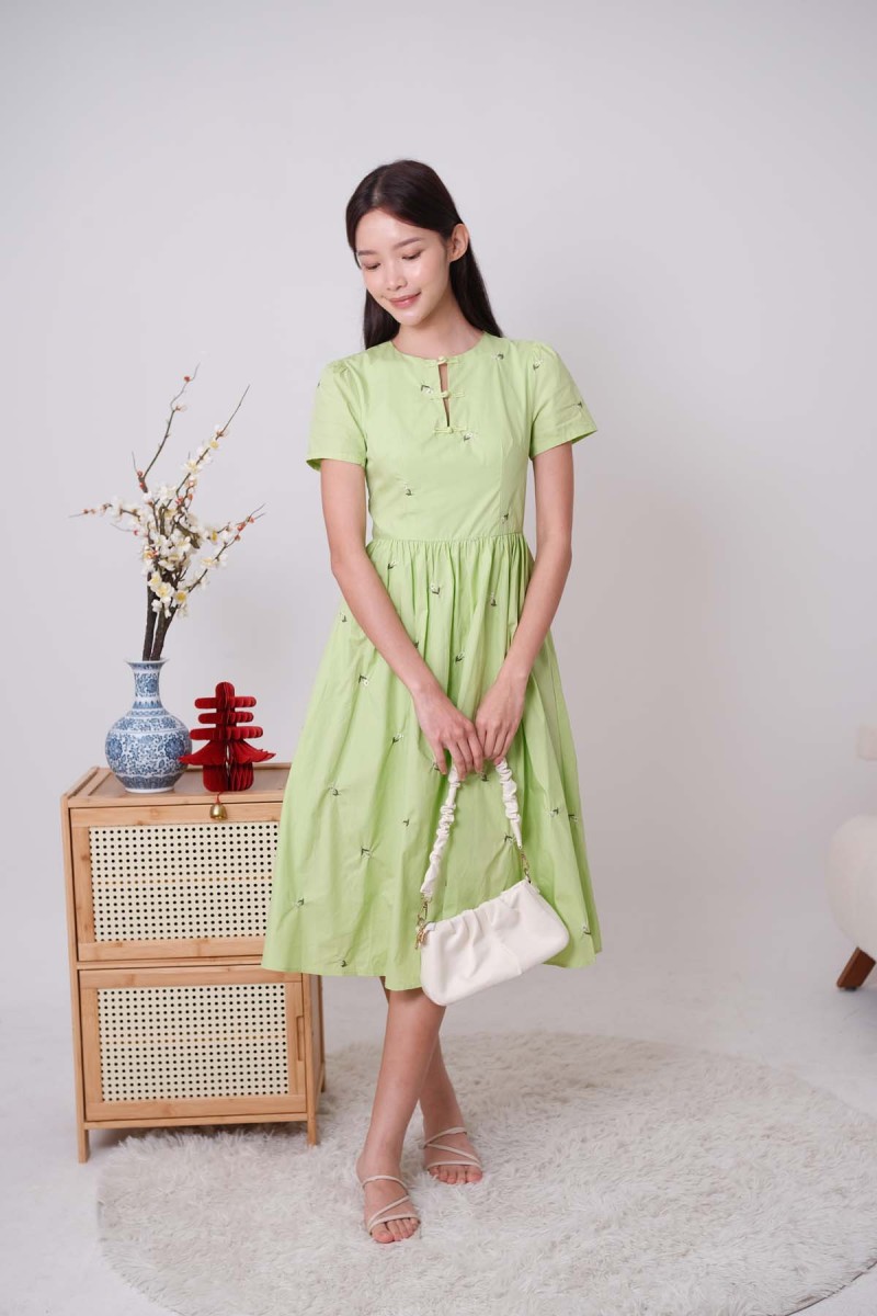 BACKORDERS: Sha Sha Floral Embroidery Cheongsam Dress in Green