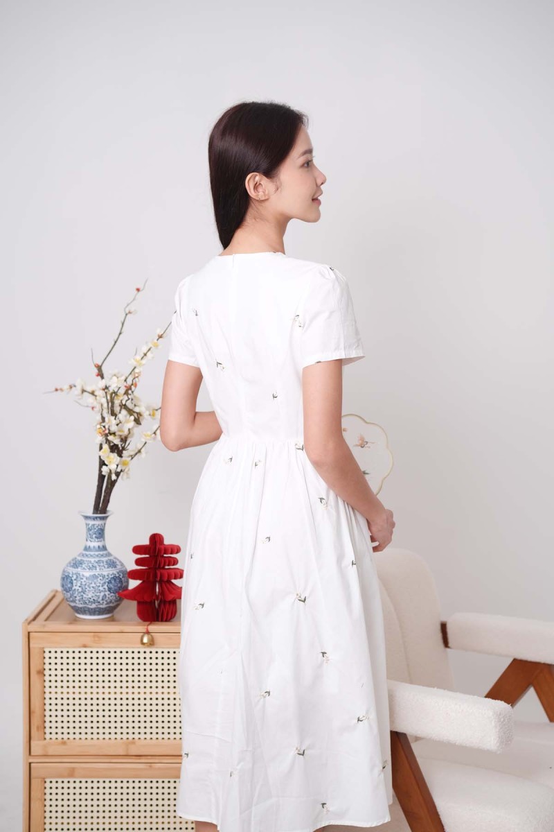 BACKORDERS: Sha Sha Floral Embroidery Cheongsam Dress in White