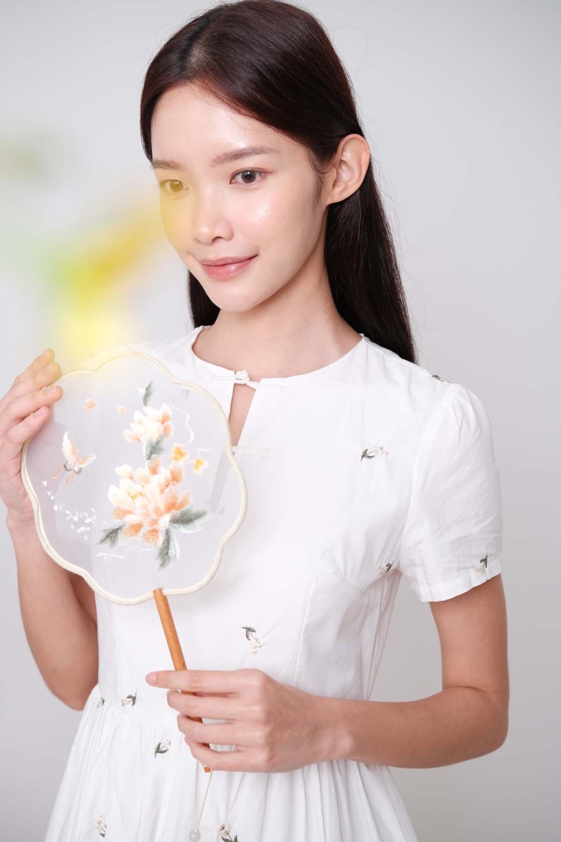 BACKORDERS: Sha Sha Floral Embroidery Cheongsam Dress in White