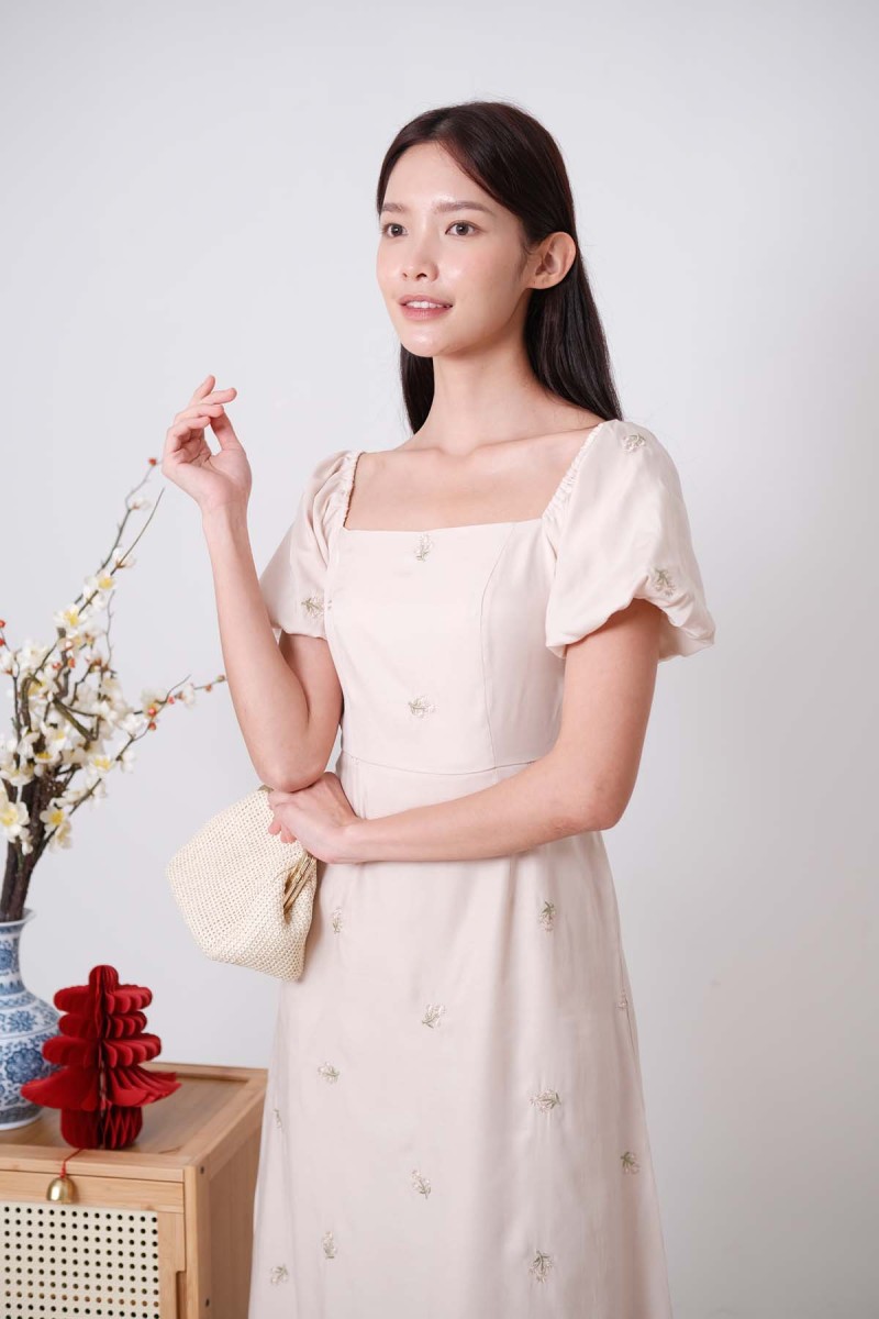 Daiselle Floral Puff Sleeve Midi Dress in Cream