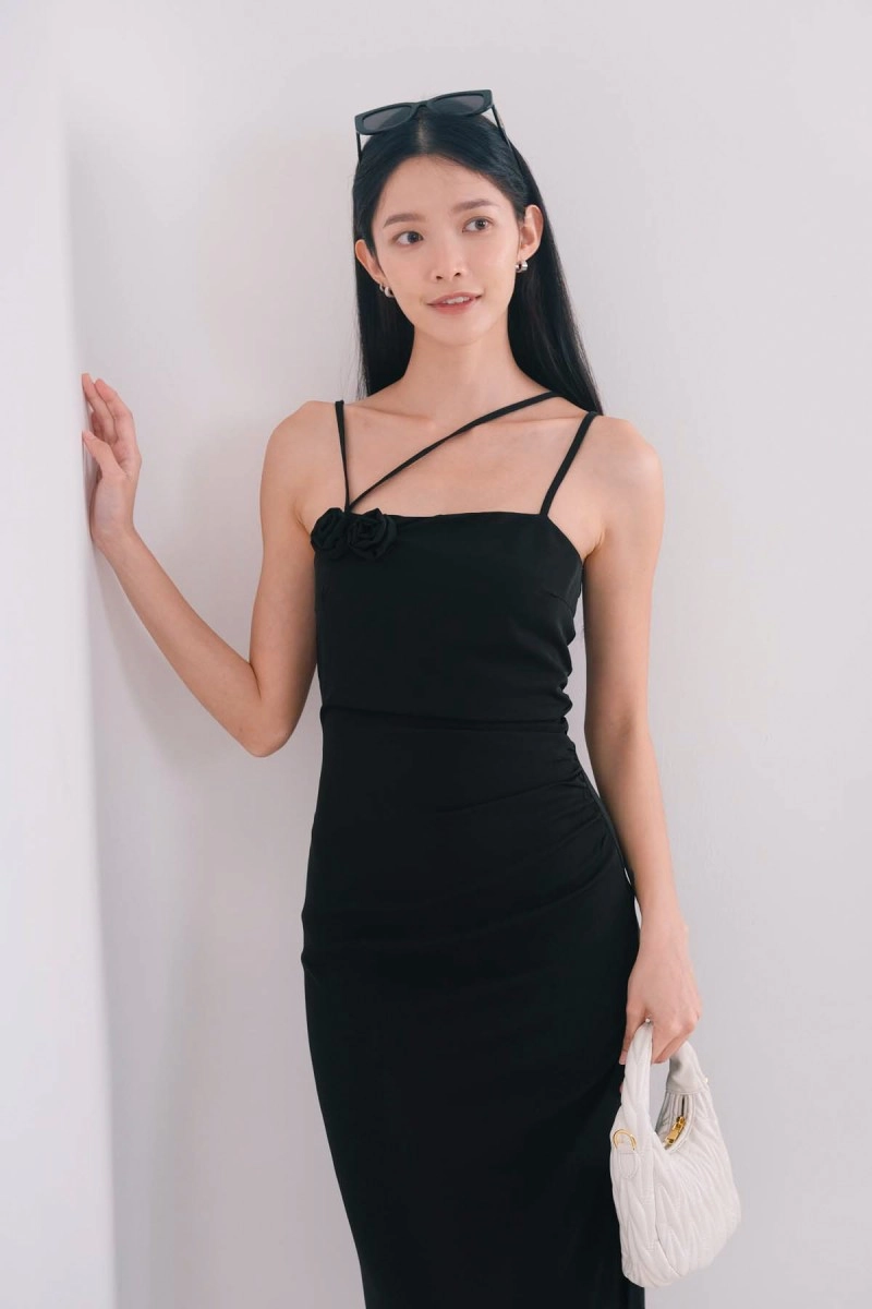 Rosette Rose Ruched Dress in Black