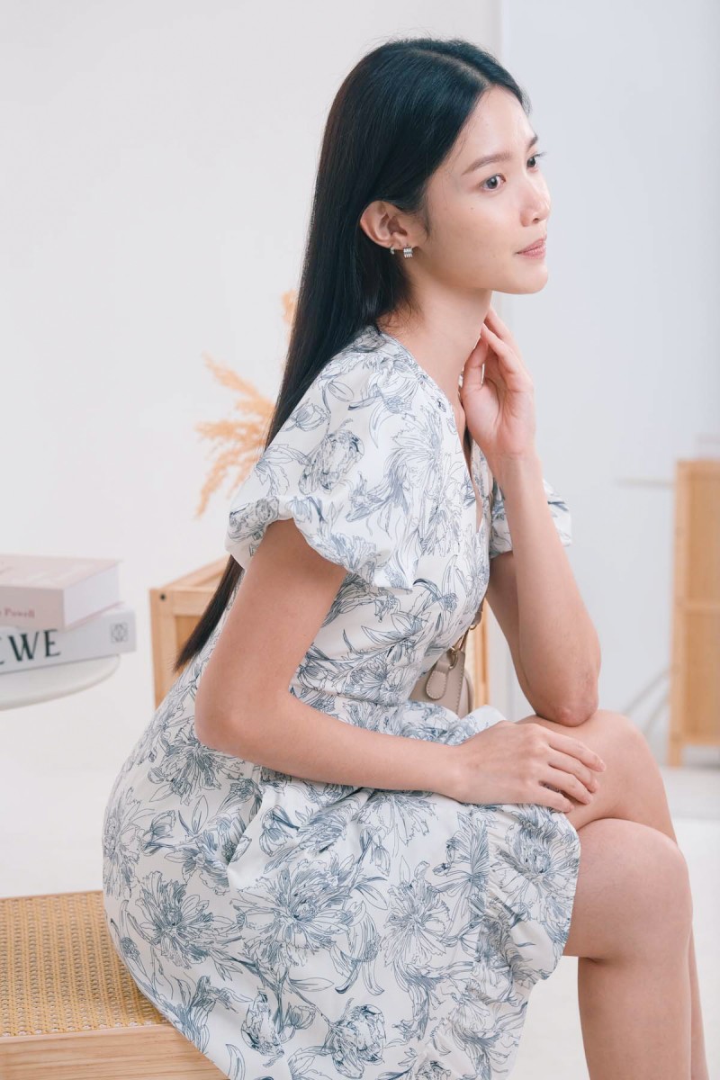 RESTOCK: Megan Floral Puff Sleeve Dress in Navy