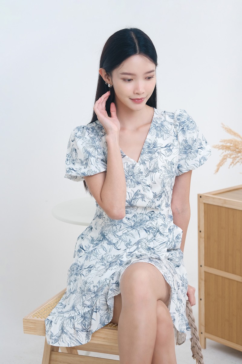 RESTOCK: Megan Floral Puff Sleeve Dress in Navy