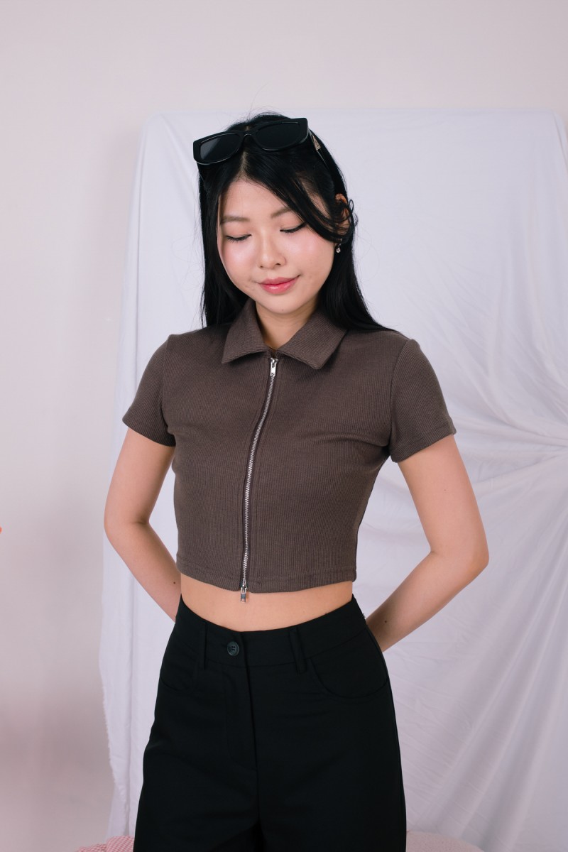 Allannah Ribbed Zip-Up Top in Dark Oak