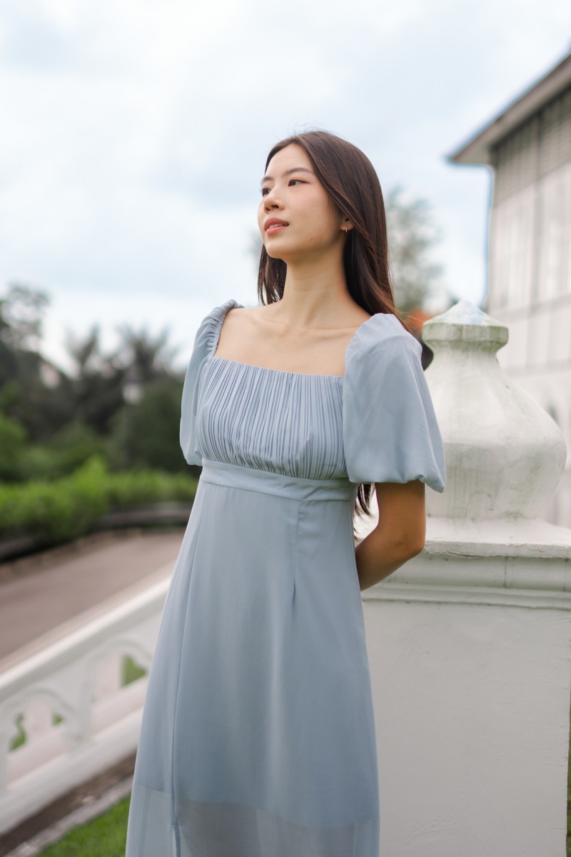 Elvera Pleated Puff Dress in Blue