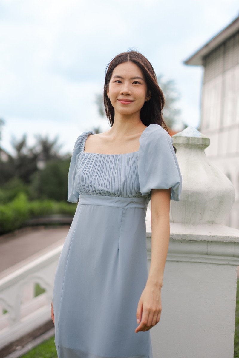 Elvera Pleated Puff Dress in Blue