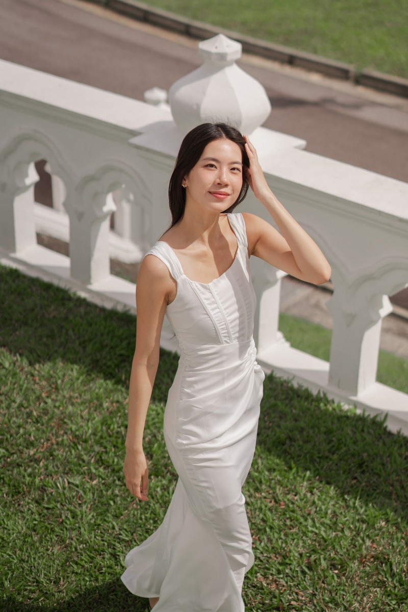 Helyra Mermaid Flare Dress in White