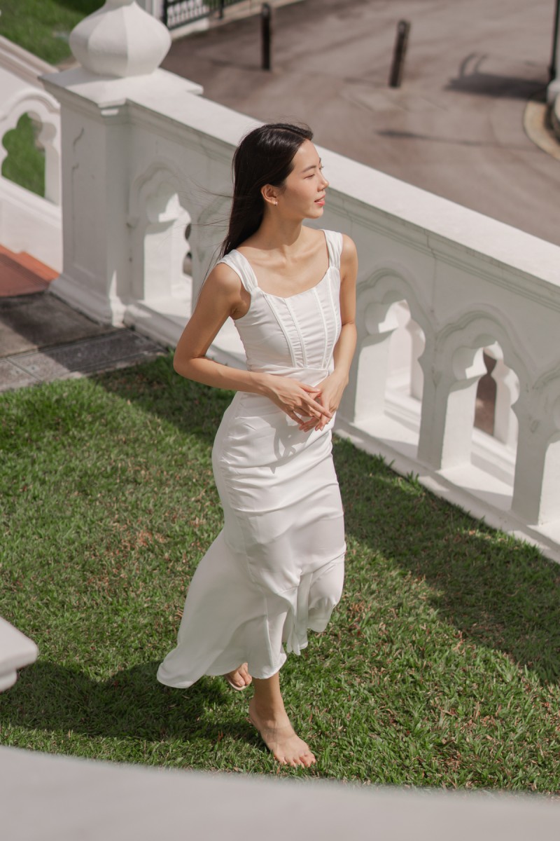 Helyra Mermaid Flare Dress in White