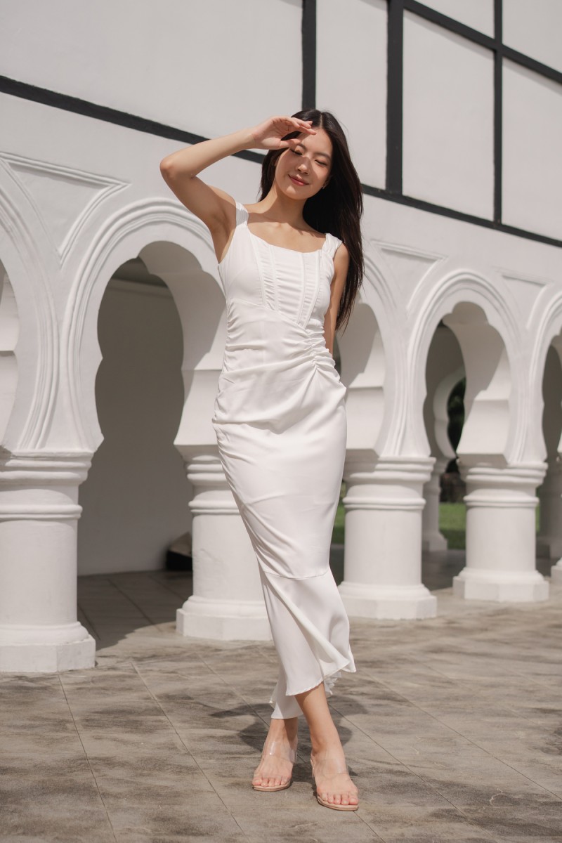 Helyra Mermaid Flare Dress in White