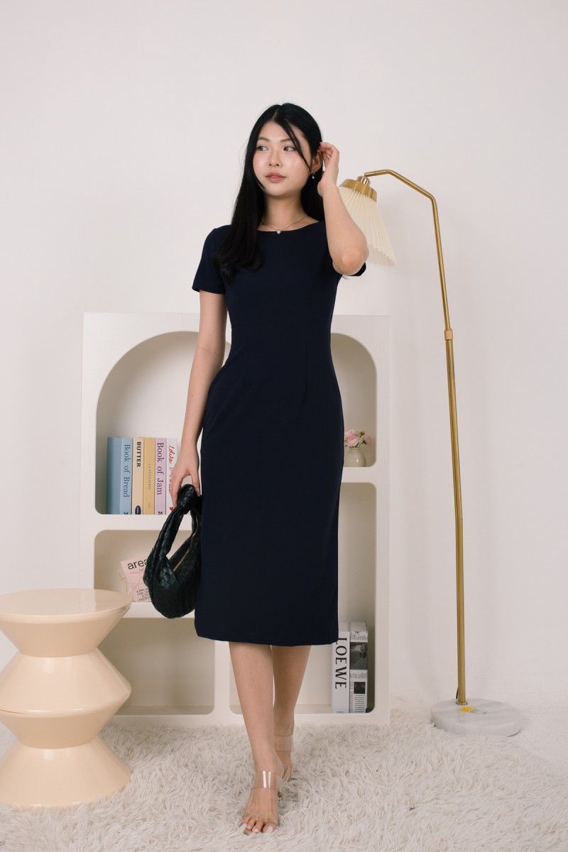 Florentia Cinched Midaxi Dress in Navy