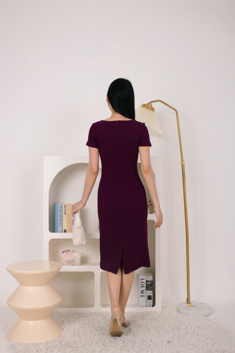 Florentia Cinched Midaxi Dress in Plum